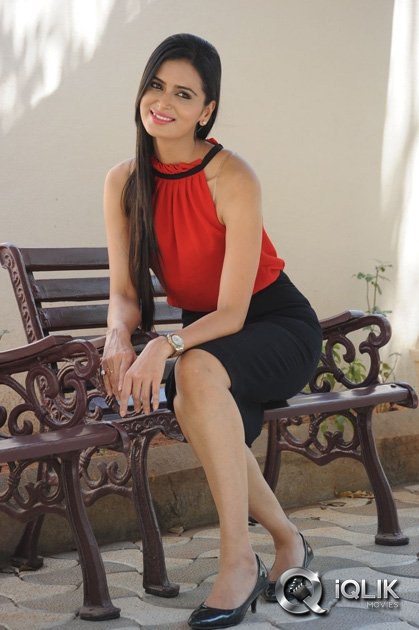 Meenakshi-Dixit-at-Adavi-Kaachina-Vennela-Audio-Launch